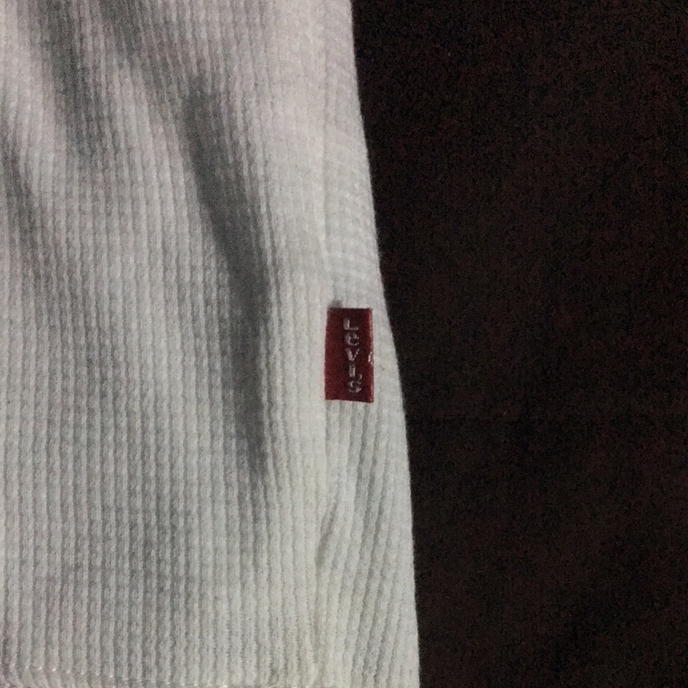 Levi long sleeve tee 2xl .. never worn